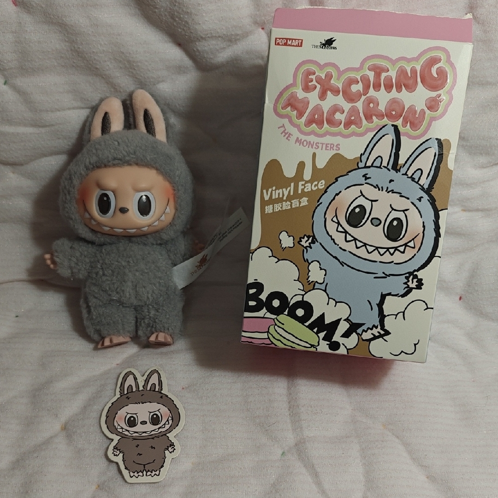 Pop Mart Exciting Macaroon Labubu (Sesame Bean)